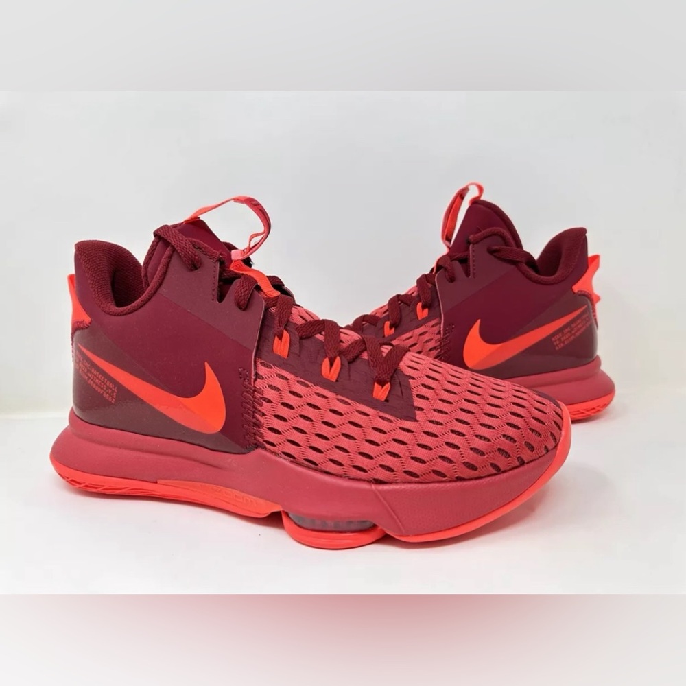 Nike LeBron Witness 5 New with Box